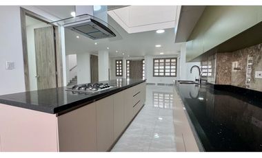 Casa de lujo nueva en venta | Dos pisos - Las Mercedes, Palmira Valle