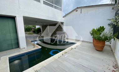 CASA EN VENTA EN BARRIO SEVILLA I 9337
