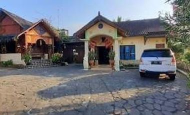 Dijual Villa + Restaurant Wisata Nepal Van Java