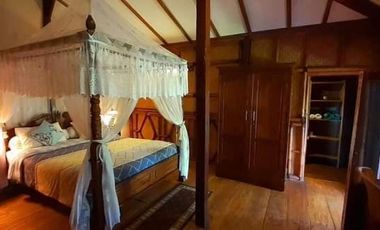 Dijual Villa + Restaurant Wisata Nepal Van Java