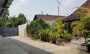 RUMAH PEDOPO + GARASI 400 m2 DI SRAGEN KOTA, JAWA TENGAH
