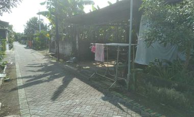 RUMAH DI KELURAHAN GELANG, TULANGAN SIDOARJO