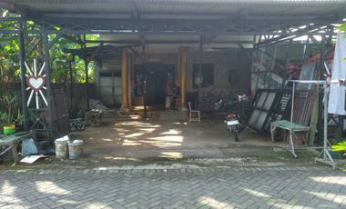 RUMAH DI KELURAHAN GELANG, TULANGAN SIDOARJO