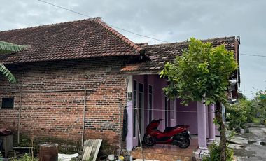 RUMAH DI KELURAHAN KEPATIHAN, TULANGAN SIDOARJO