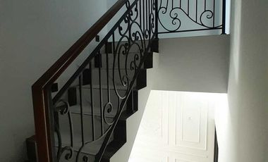 RUMAH MEWAH DI JAGAKARSA SIAP HUNI