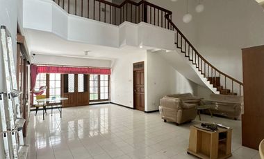 Disewakan Rumah Klasik Prapen Indah Timur sudah Renovasi