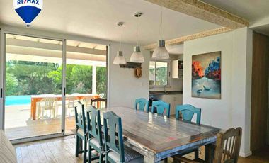 CASA VENTA COSTA ESMERALDA 5 AMBIENTES