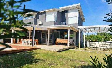 CASA VENTA COSTA ESMERALDA 5 AMBIENTES