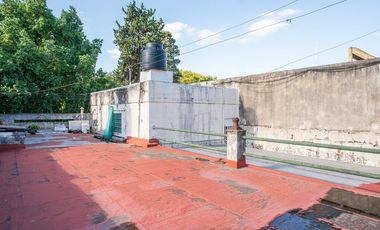 CASA DE 3 DORMITORIOS CON COCHERA Y DTO DE PASILLO