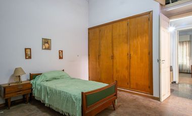 CASA DE 3 DORMITORIOS CON COCHERA Y DTO DE PASILLO