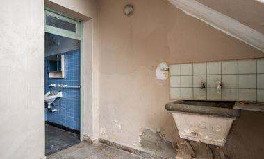 CASA DE 3 DORMITORIOS CON COCHERA Y DTO DE PASILLO