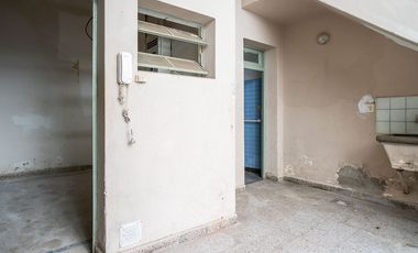 CASA DE 3 DORMITORIOS CON COCHERA Y DTO DE PASILLO