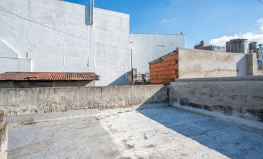 CASA DE 3 DORMITORIOS CON COCHERA Y DTO DE PASILLO