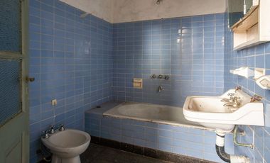 CASA DE 3 DORMITORIOS CON COCHERA Y DTO DE PASILLO