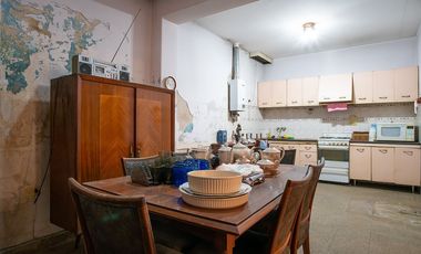 CASA DE 3 DORMITORIOS CON COCHERA Y DTO DE PASILLO