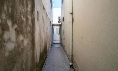 CASA DE 3 DORMITORIOS CON COCHERA Y DTO DE PASILLO