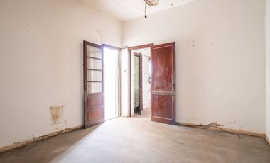 CASA DE 3 DORMITORIOS CON COCHERA Y DTO DE PASILLO