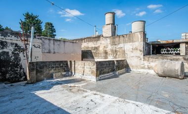 CASA DE 3 DORMITORIOS CON COCHERA Y DTO DE PASILLO