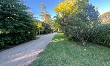 Casa 2 ambientes + lote parquizado.