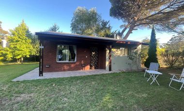 Casa 2 ambientes + lote parquizado.