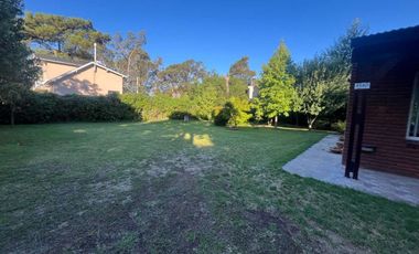 Casa 2 ambientes + lote parquizado.