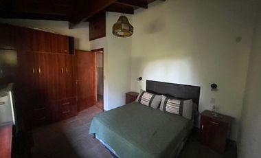 Casa 2 ambientes + lote parquizado.