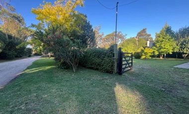 Casa 2 ambientes + lote parquizado.