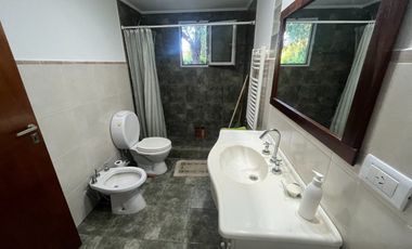 Casa 2 ambientes + lote parquizado.