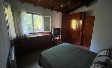 Casa 2 ambientes + lote parquizado.