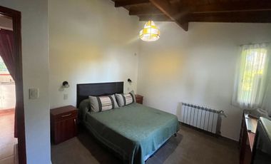 Casa 2 ambientes + lote parquizado.