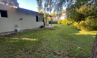 Casa 2 ambientes + lote parquizado.