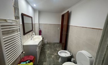 Casa 2 ambientes + lote parquizado.