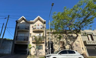 VENTA DEPARTAMENTO TRES AMBIENTES LANUS  COCHERA
