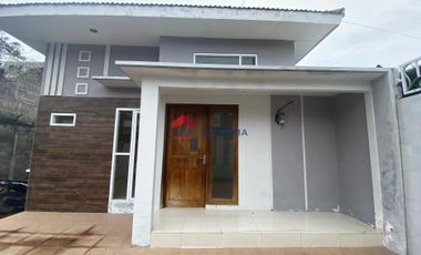 Disewakan Rumah Dekat SMPN 9 Kota Kediri