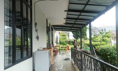 Jual Villa Puncak Cipanas dekat Istana Kepresidenan Villa Strawberry