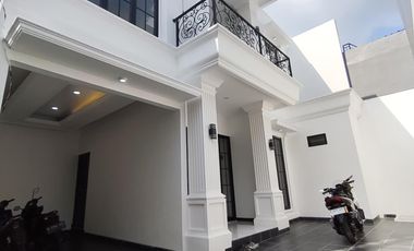 Rumah Modern Classic Dalam Cluster Jagakarsa Jakarta Selatan
