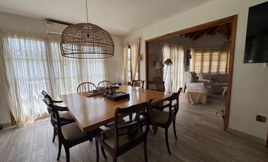 Venta casa B° Los Castaños Chacras de Coria