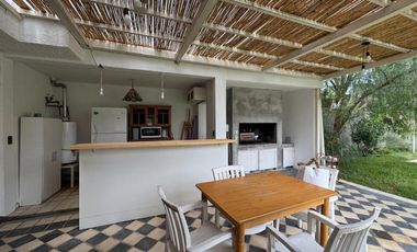 Venta casa B° Los Castaños Chacras de Coria