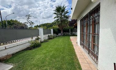 Venta casa B° Los Castaños Chacras de Coria