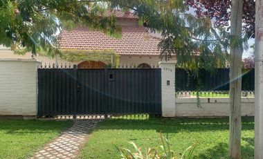 Venta casa B° Los Castaños Chacras de Coria