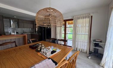 Venta casa B° Los Castaños Chacras de Coria