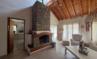 Venta casa B° Los Castaños Chacras de Coria