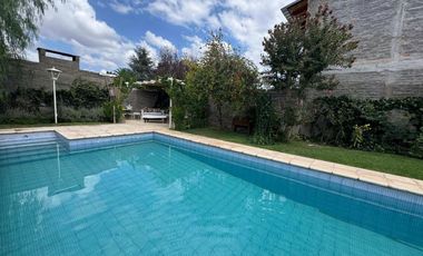 Venta casa B° Los Castaños Chacras de Coria