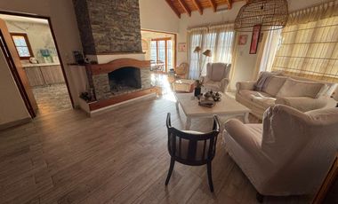 Venta casa B° Los Castaños Chacras de Coria