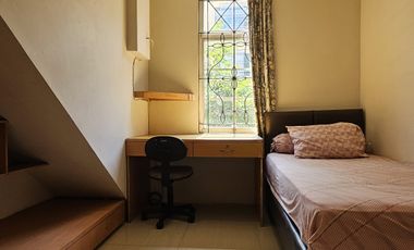 Disewakan townhouse lantai dasar Furnished kamar mandi 2 di lippo vill