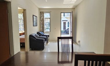Disewakan townhouse lantai dasar Furnished kamar mandi 2 di lippo vill