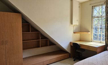 Disewakan townhouse lantai dasar Furnished kamar mandi 2 di lippo vill