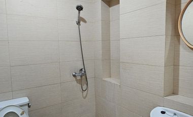 Disewakan townhouse lantai dasar Furnished kamar mandi 2 di lippo vill