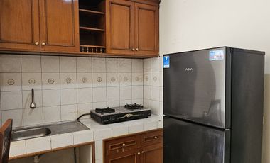 Disewakan townhouse lantai dasar Furnished kamar mandi 2 di lippo vill