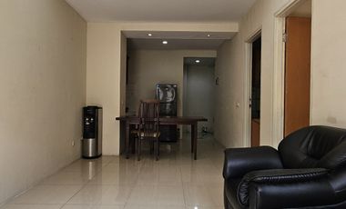 Disewakan townhouse lantai dasar Furnished kamar mandi 2 di lippo vill